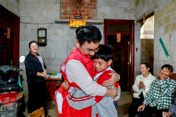 PA平台
志愿者与困难学生结对.jpg