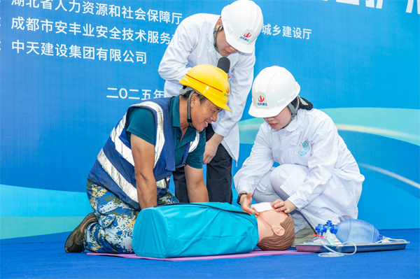 17503007605419718cmr.jpg _92A0922-1.jpg